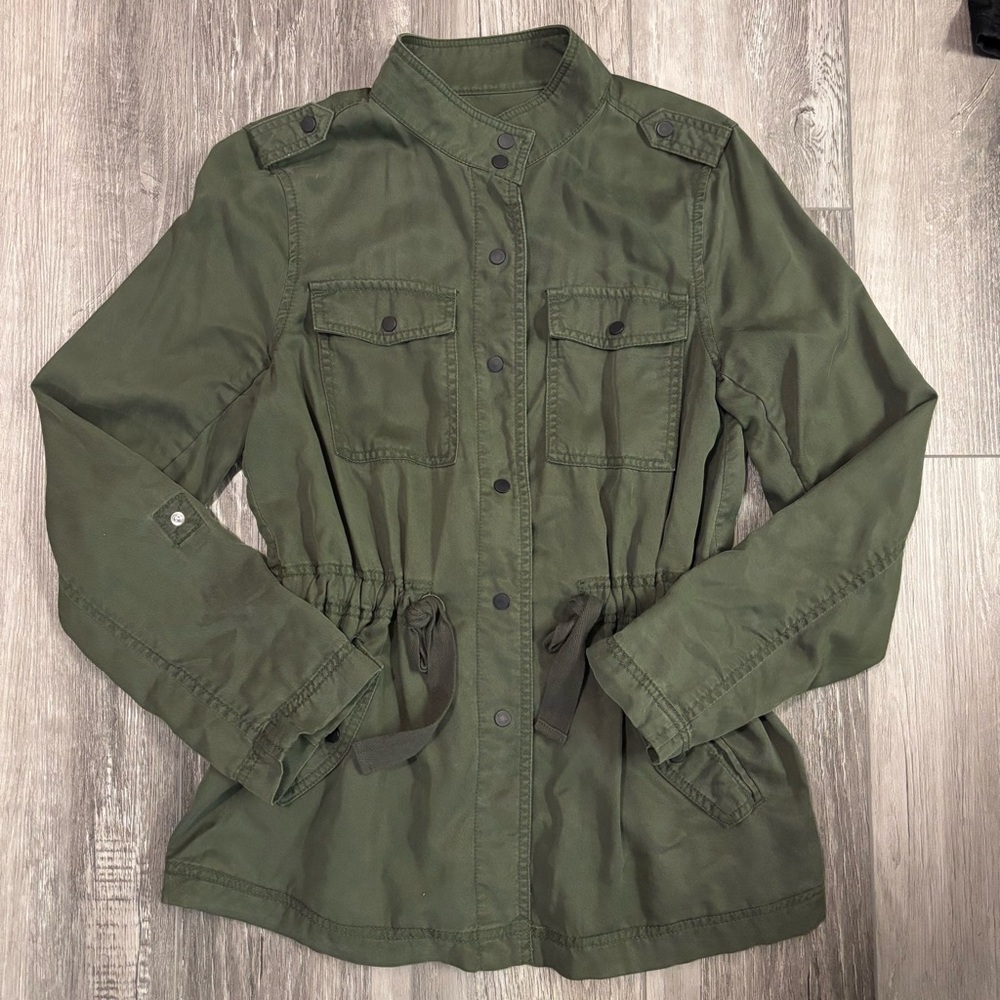 ⭐️LOFT⭐️ Utility Jacket in Army Green